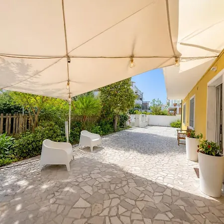 Camelia House Apartment *